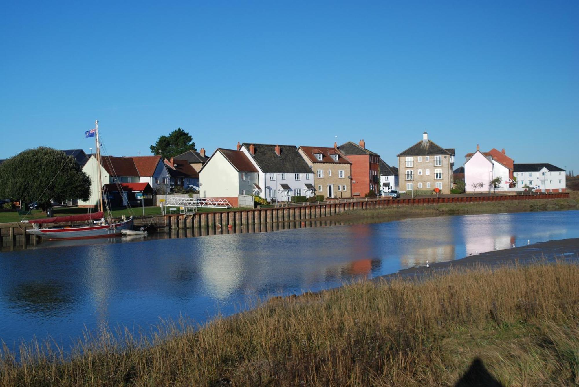Queens Cottage, Wivenhoe Stylish, Plush, Cosy, Convenient & Quirky, 2X Double Bed Period Cottage Plus Patio - 9 Min Walk Train, 4 Min Walk High Street Pubs, Restaurants, Shops 外观 照片